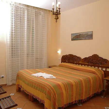 Dolcevitasorrento Pensión